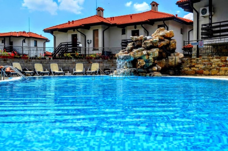 No commission: Элегантная квартира с 2 спальнями и видом на море в Bay View Villas (Кошарица, Болгария)