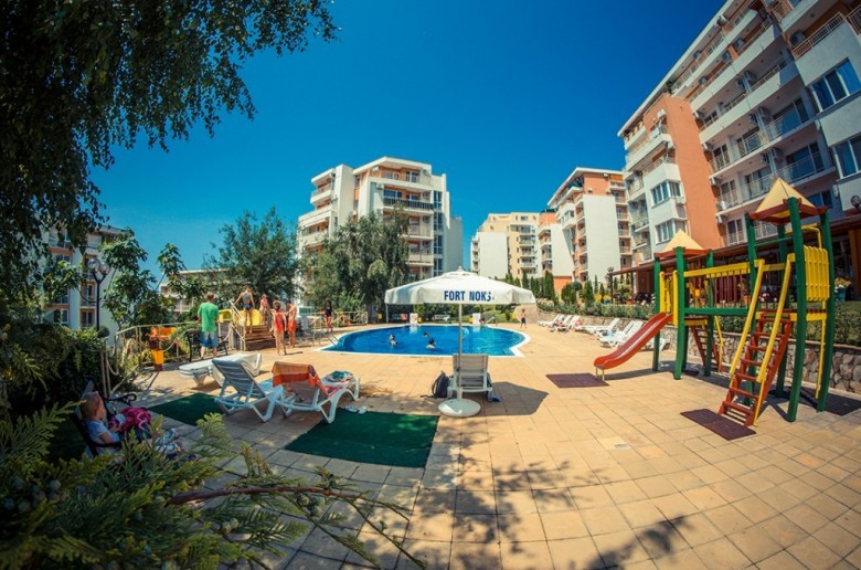 No commission:  Lovely studio with a big terrace in Sea Breeze, Sveti Vlas, 200 m to the beach