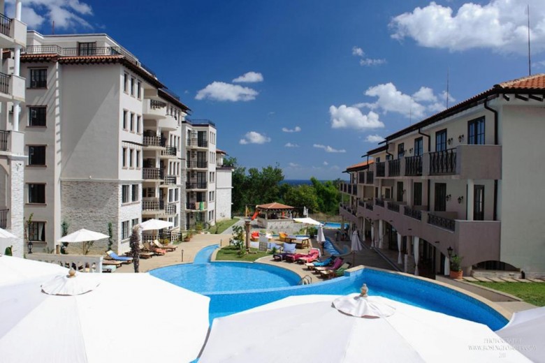 No commission: 1 BED pool view apartment on the first sea line in The Cliff Beach & Spa Resort, Obzor