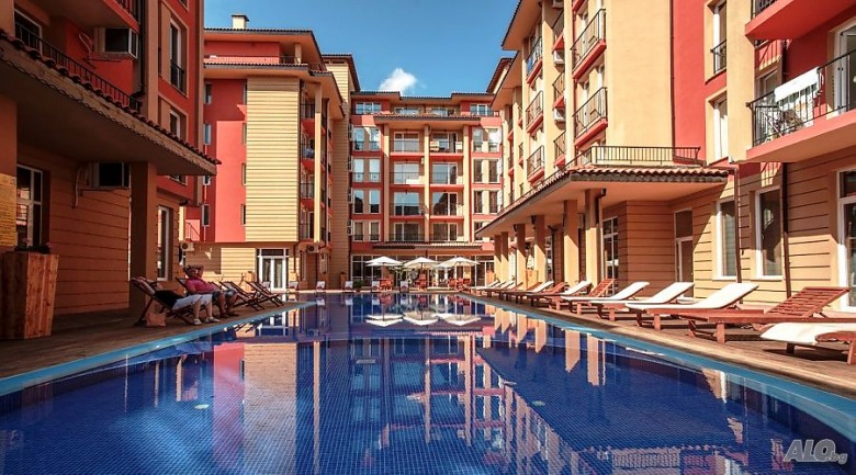 No commission: Pool view 1 BED apartment in Sunny View Central (Sunny beach)