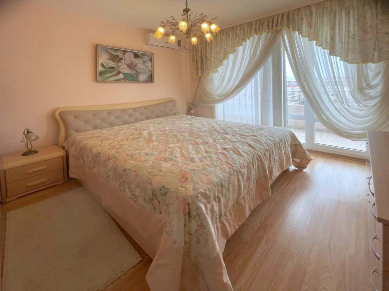 Spacious 2 BED top floor apartment in Holiday Fort, Sunny beach