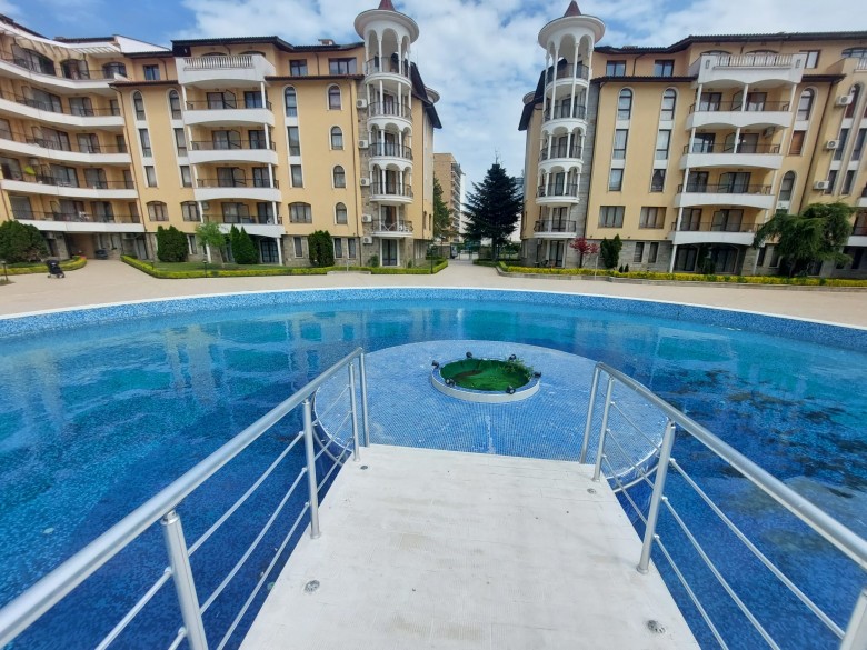 Excellent 2 BED apartment with pool views in Royal Sun (Sunny beach)