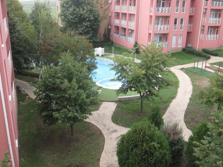 No commission: Spacious studio apartment, 30 sq.m., in Sunny Day 6, 3 km from Sunny beach